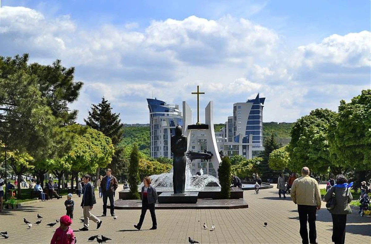 În anul Centenarului, Aradul s-ar putea înfrăţi cu un sector al Chişinăului