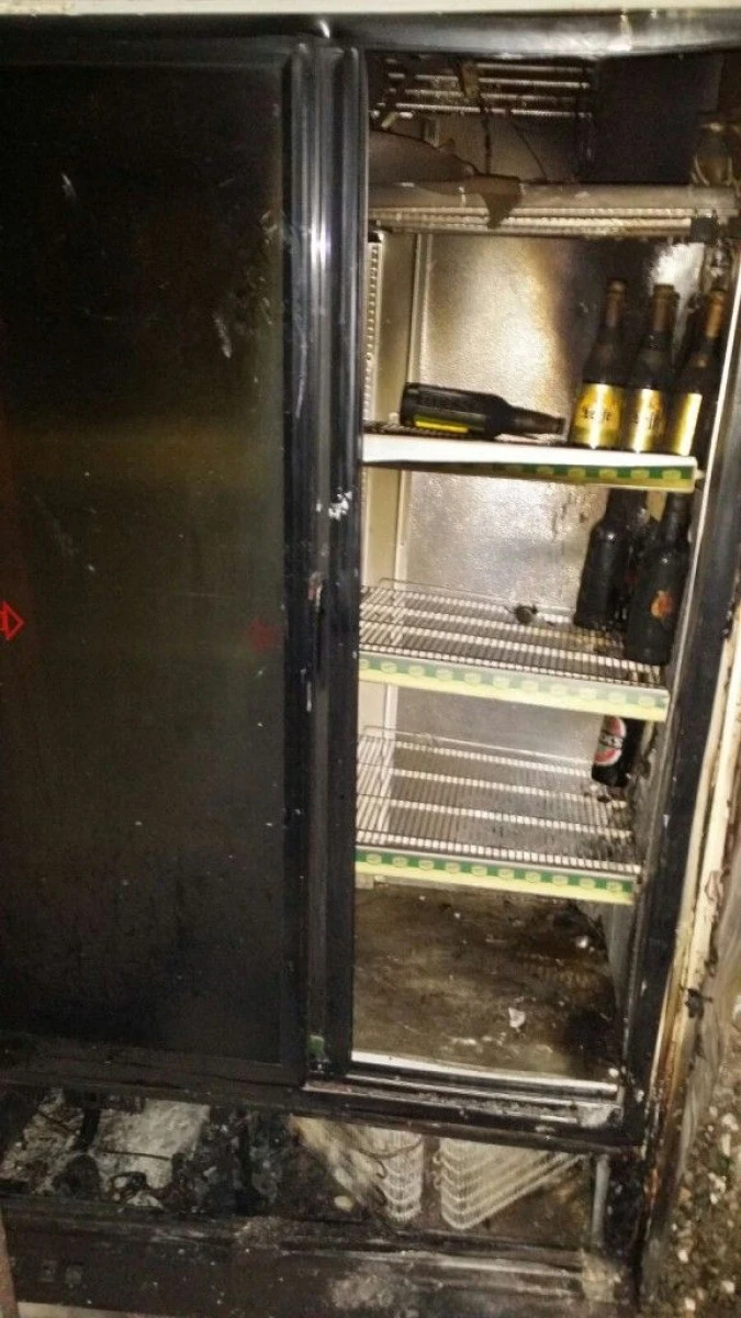 IN INCENDIUL DE LA PERLA AU ARS DOAR UN FRIGIDER SI UN TELEVIZOR. POMPIERII AU INTERVENIT PROMPT