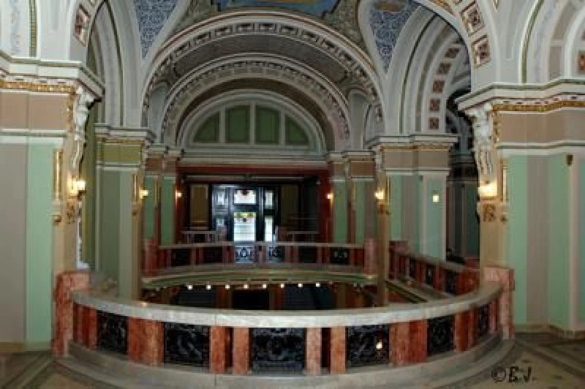 IN PLIN CONFLICT CU ANGAJATII FILARMONICII, DIRECTORUL TRANSFORMA PALATUL CULTURAL IN DISCOTECA