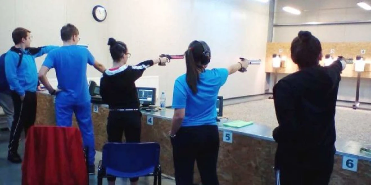 În trageri de Ziua Națională! Micii pistolari arădeni au finală de aer comprimat la Focșani