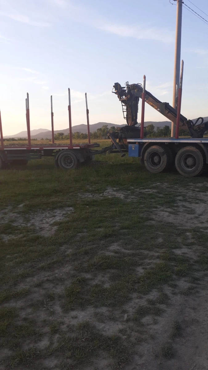 Încă o tragedie pe câmpul de lucru: un bărbat de 33 de ani și-a pierdut viața, după ce a fost agățat de remorca unui camion