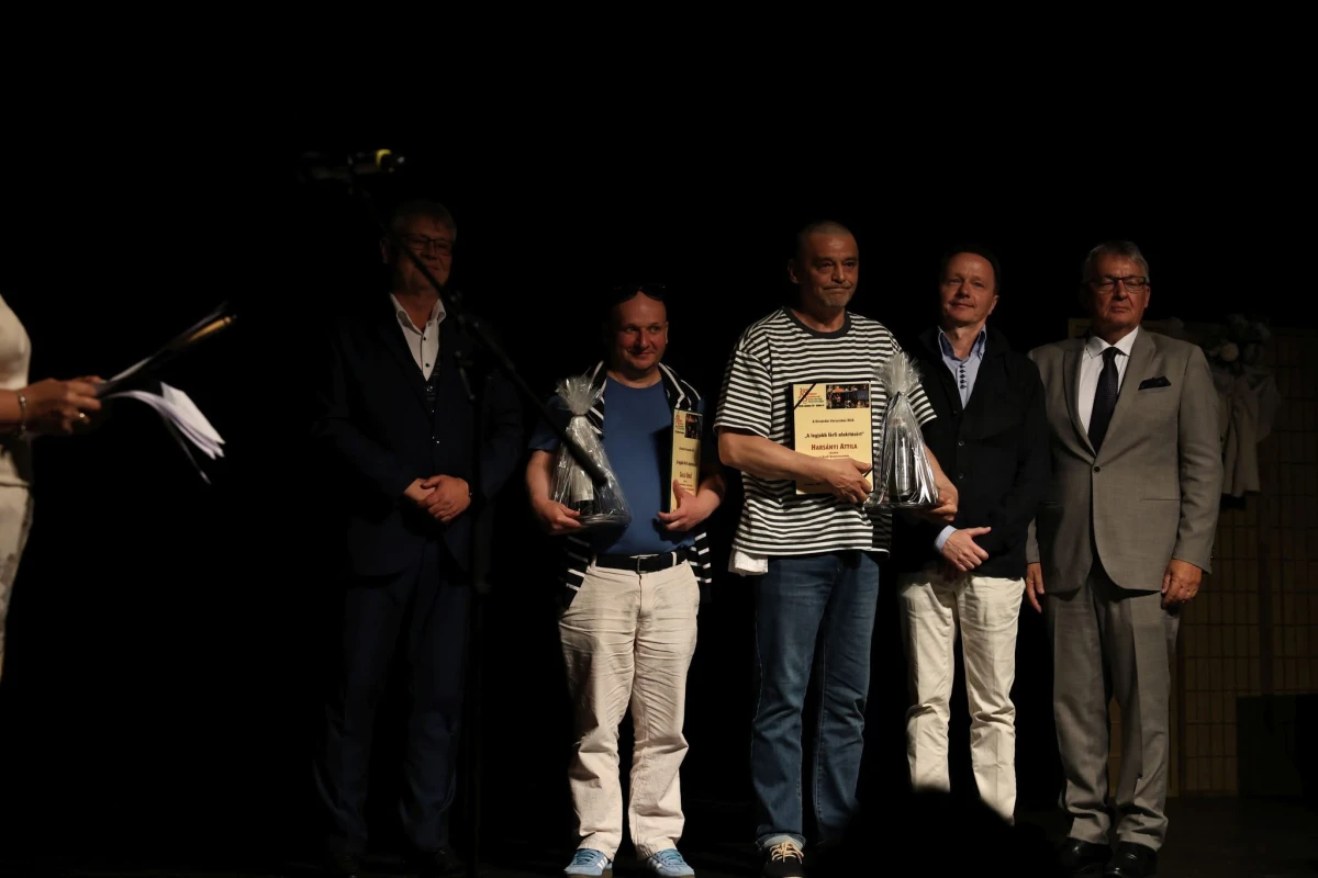 Încă un premiu pentru teatrul arădean. Actorul Attila Harsányi, desemnat cel mai bun actor la Festivalul de la Kisvárda