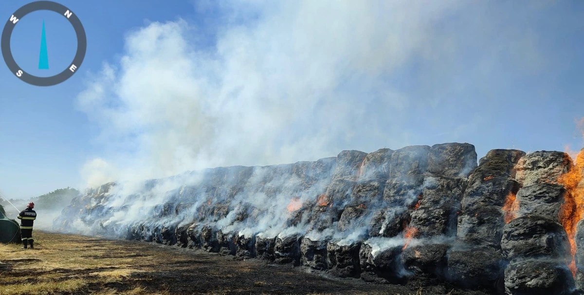 Incendiu de proporții la Birchiș: 1.000 de baloți de paie s-au făcut scrum