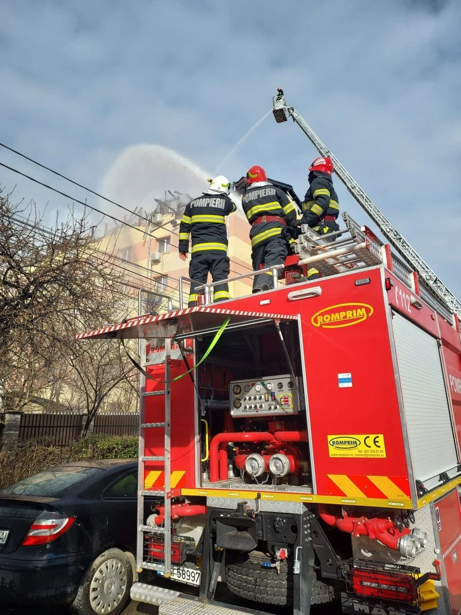Incendiu din Complexul Studențesc din Timișoara, stins cu ajutorul pompierilor arădeni