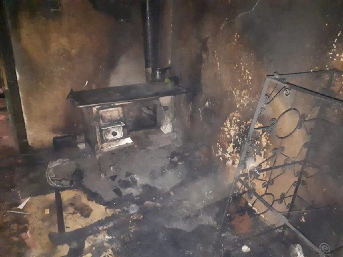 Incendiu în Aradul Nou. Un bătrân a fost găsit mort