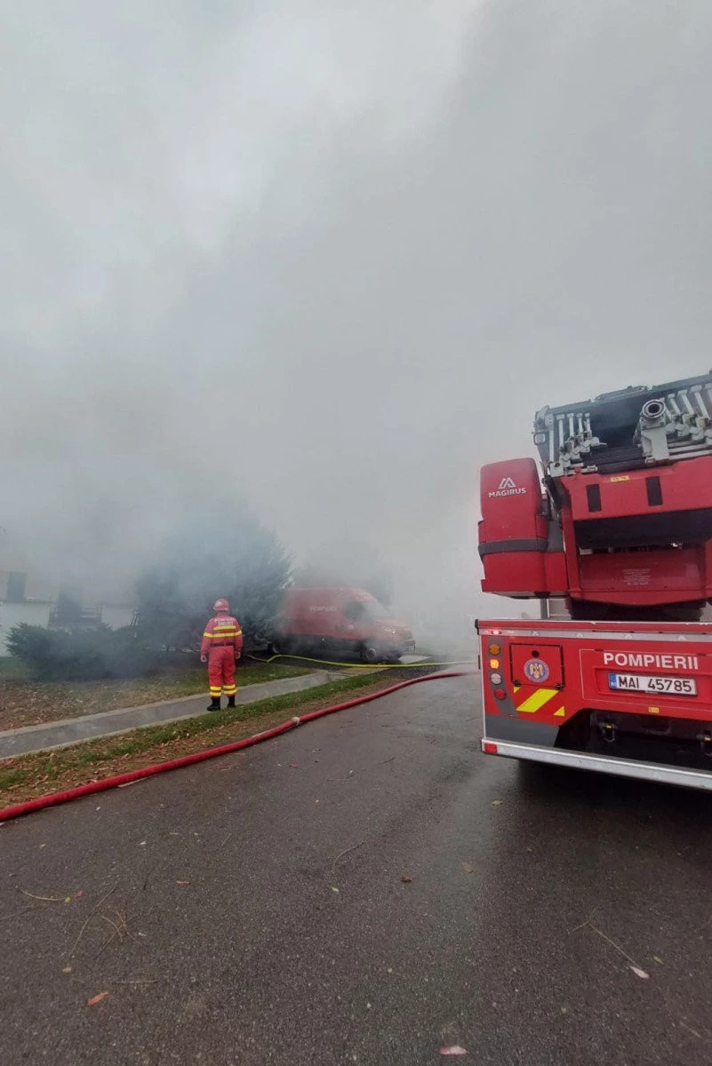Incendiu în Păuliș. O anexă gospodărească a fost făcută scrum