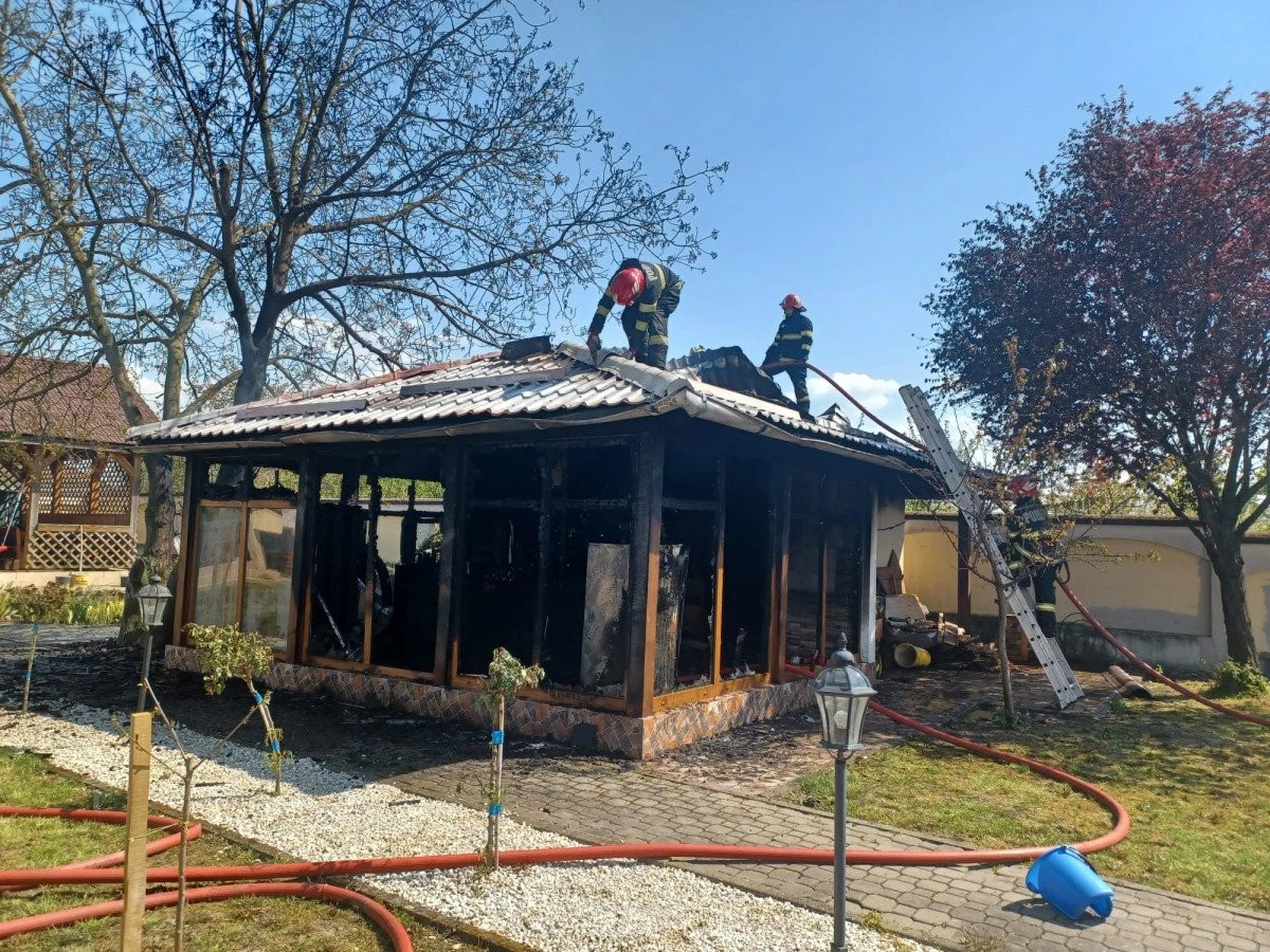 Incendiu în Vladimirescu, la o anexă gospodărească