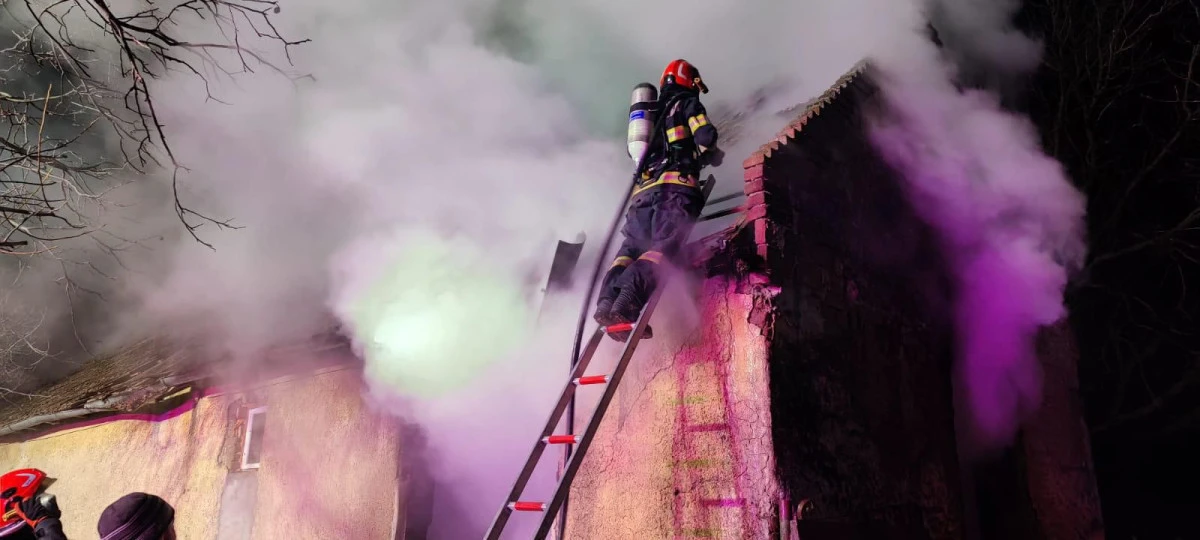 Incendiu într-o gospodărie din Seleuș. Intervenția promptă a pompierilor a limitat pagubele