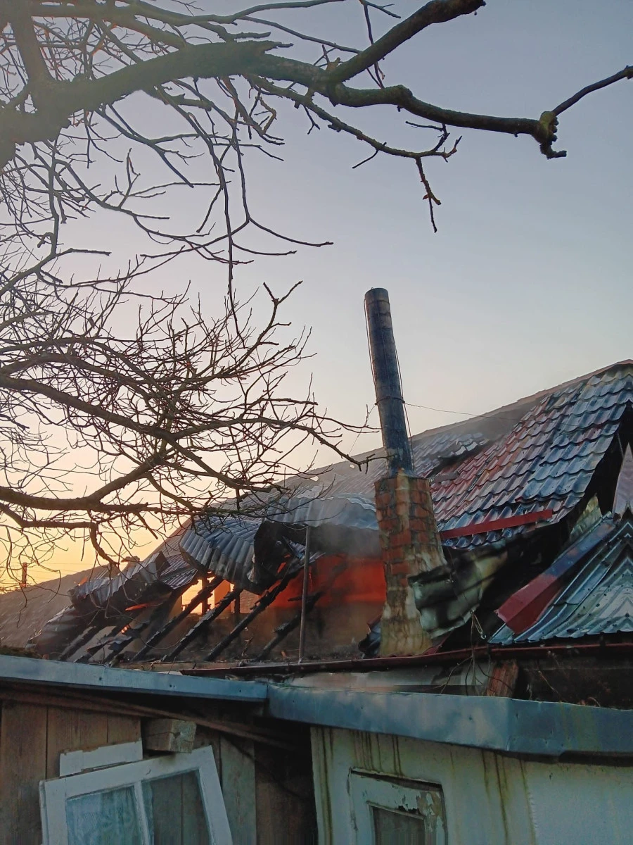 Incendiu la o anexă gospodărească din Luguzău, lichidat prompt de pompieri