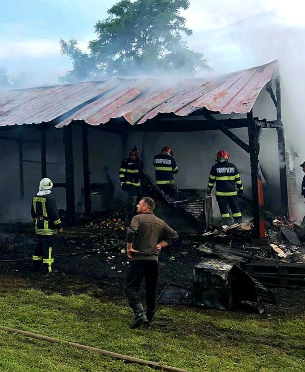 Incendiu la o casă de bătrâni din Vinga. Zeci de persoane au fost evacuate