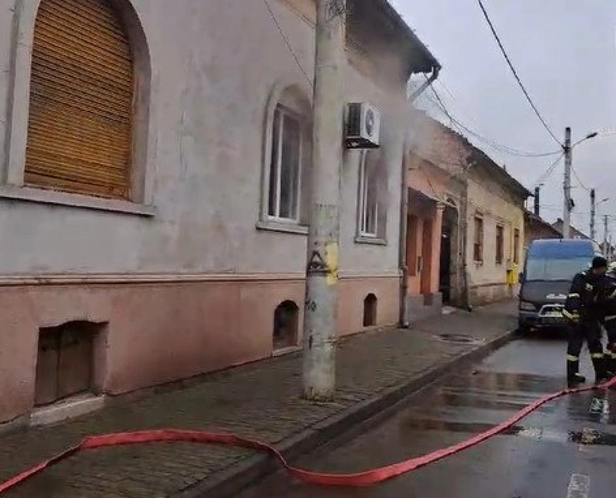 Incendiu la o casă de pe strada Mihail Kogălniceanu, din municipiul Arad