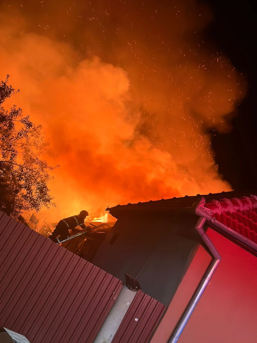 Incendiu la o casă din Agrișu Mic. Pompierii s-au luptat șase ore cu flăcările