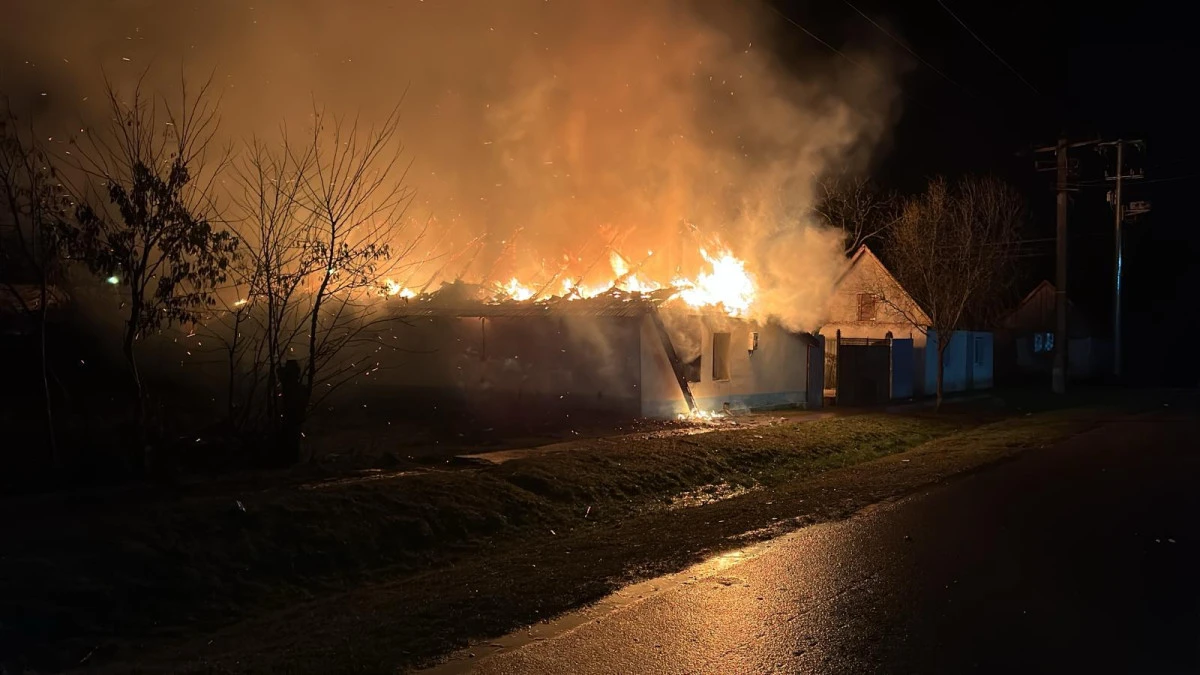 Incendiu la o casă din Țipari. O femeie a decedat, alte șase s-au autoevacuat