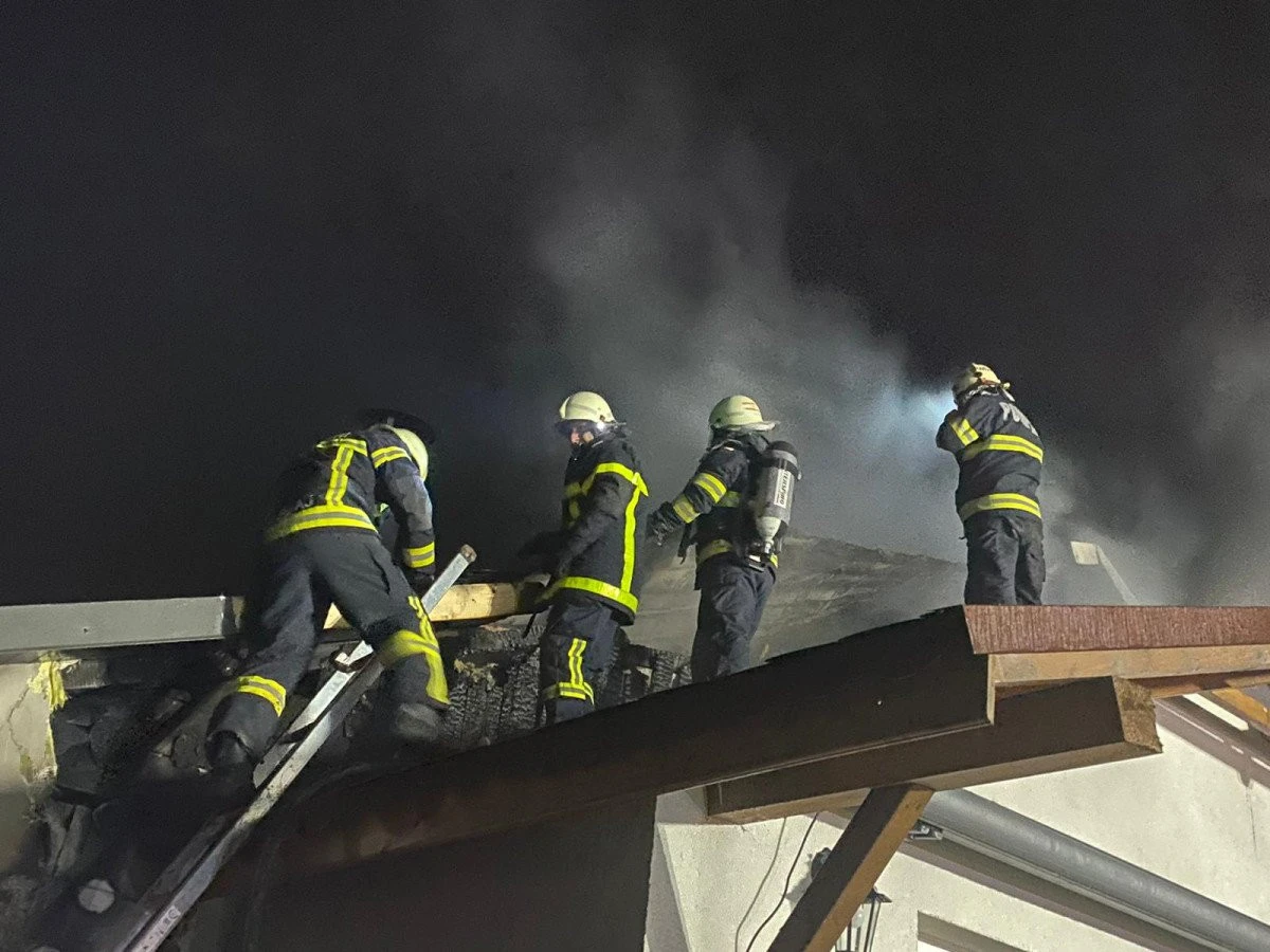 Incendiu la o locuință din Vladimirescu, stins după trei ore de luptă cu flăcările