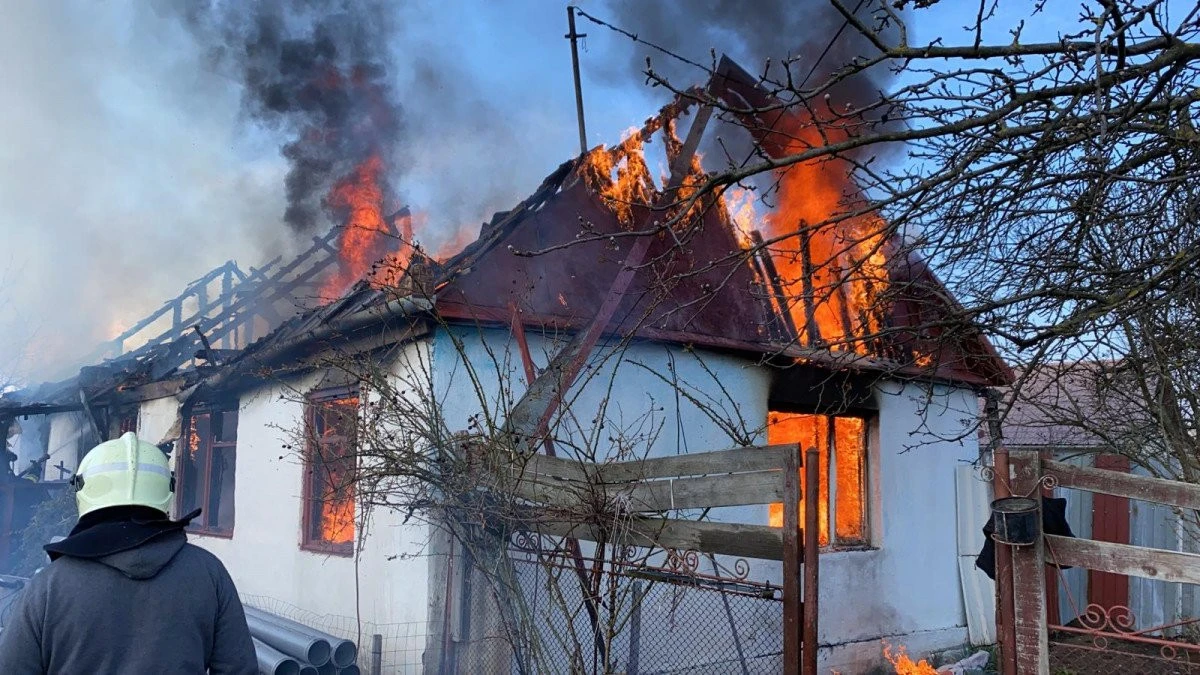 Incendiu puternic la o casă din Ghioroc