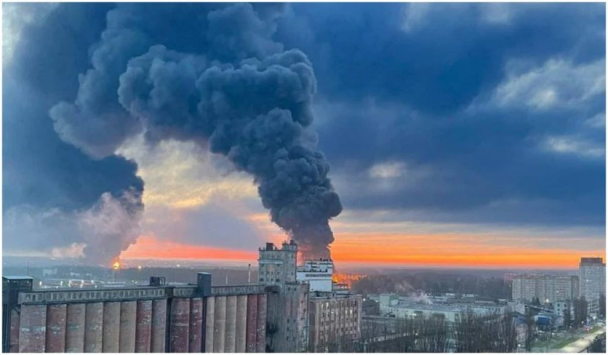 Incendiu uriaș la un depozit de petrol din orașul rusesc Bryansk, aproape de granița cu Ucraina