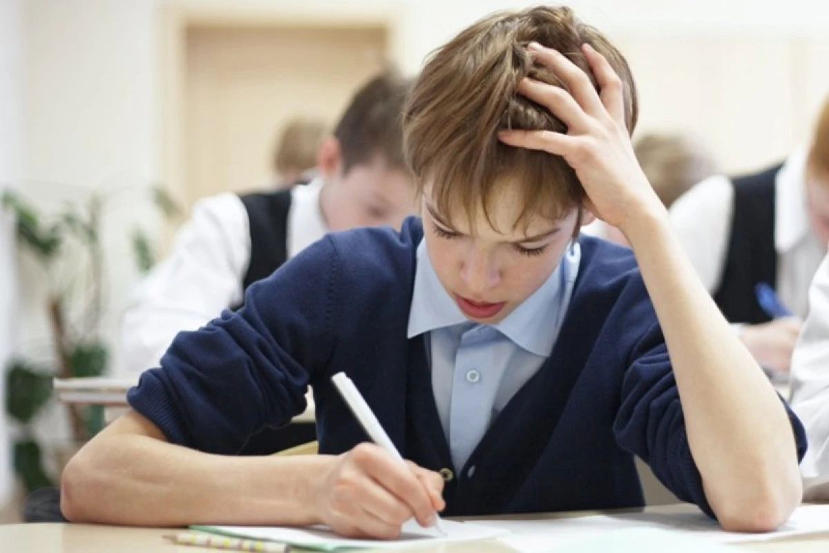 Începe Evaluarea Naţională. Absolvenţii de clasa a VIII-a susţin proba de Limba română