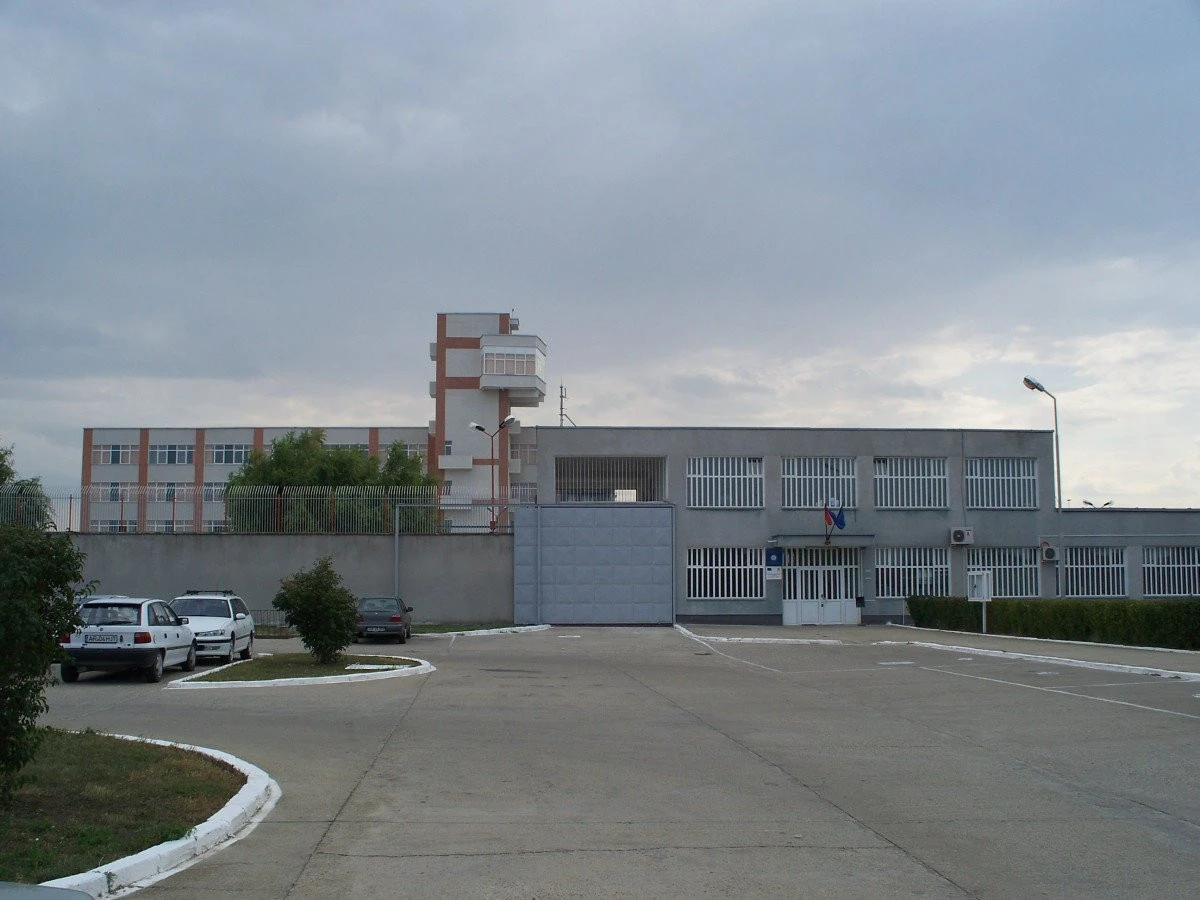Închisoare de 10 ani pentru doi traficanţi de droguri din Arad