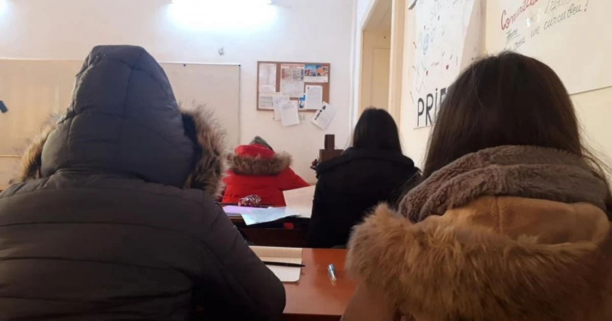 Incompetența lui Bibarț: Școala Regina Maria trece pe online din cauza frigului din clase