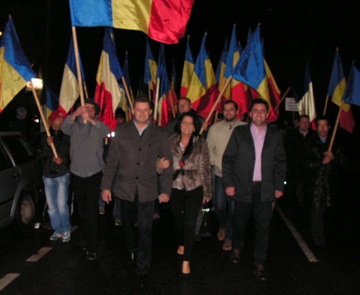 INEUANII AU IESIT IN STRADA PENTRU A SARBATORI VICTORIA LUI IOHANNIS