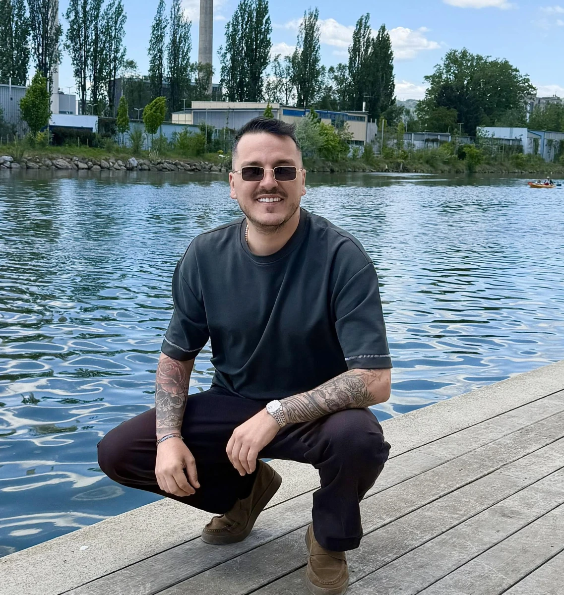 Influencerul Makaveli a fost reținut într-un dosar de evaziune fiscală. Prejudiciul estimat se apropie de 580.000 de lei