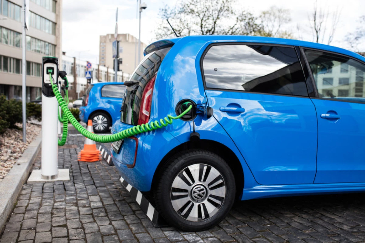 ​Înmatriculările de autoturisme electrice au explodat în România