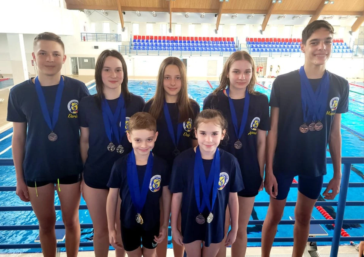 Înotătorii de la Gloria Arad au cucerit o salbă de medalii la concursul de la Szeged