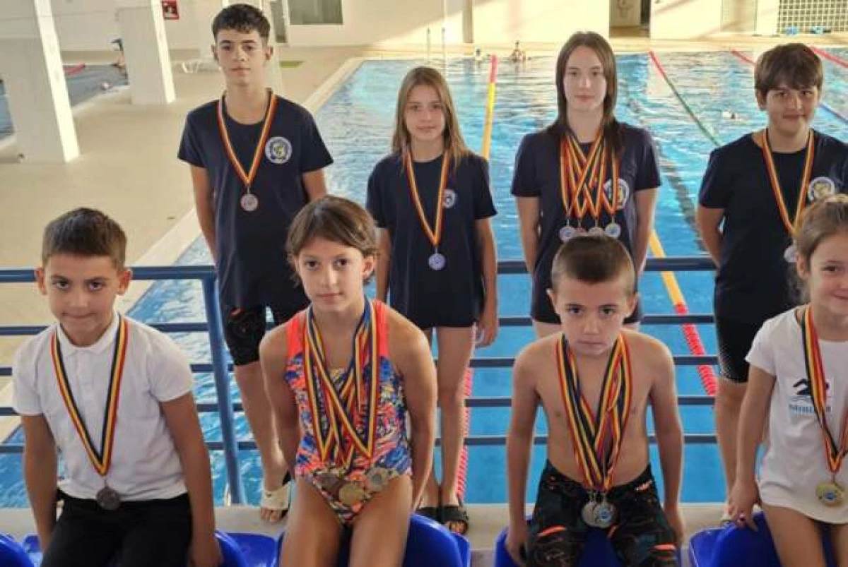 Înotătorii Gloriei Arad au luat medalii la două concursuri internaționale