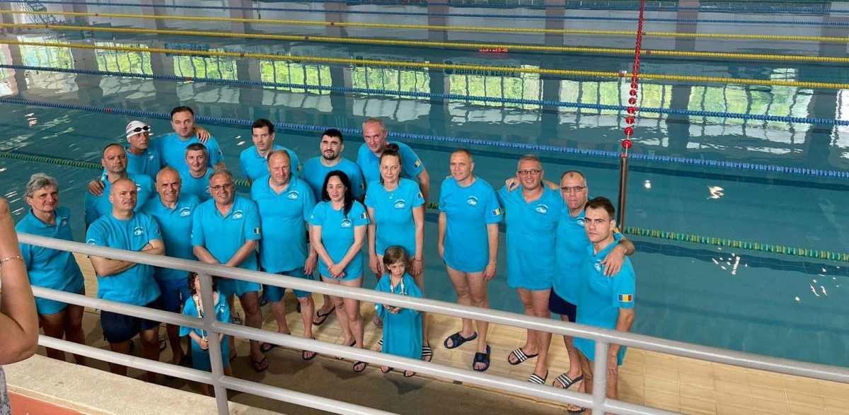 Înotătorii masters de la CSM Arad au urcat pe podiumul naţional, la individual şi ştafete