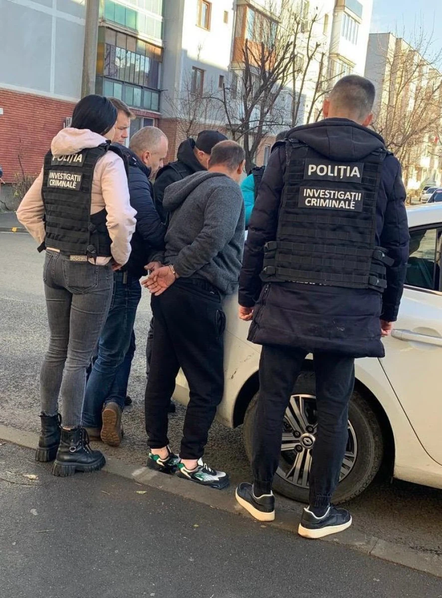 Înșelăciune cu criptomonede. Un bărbat a fost reținut de polițiștii arădeni