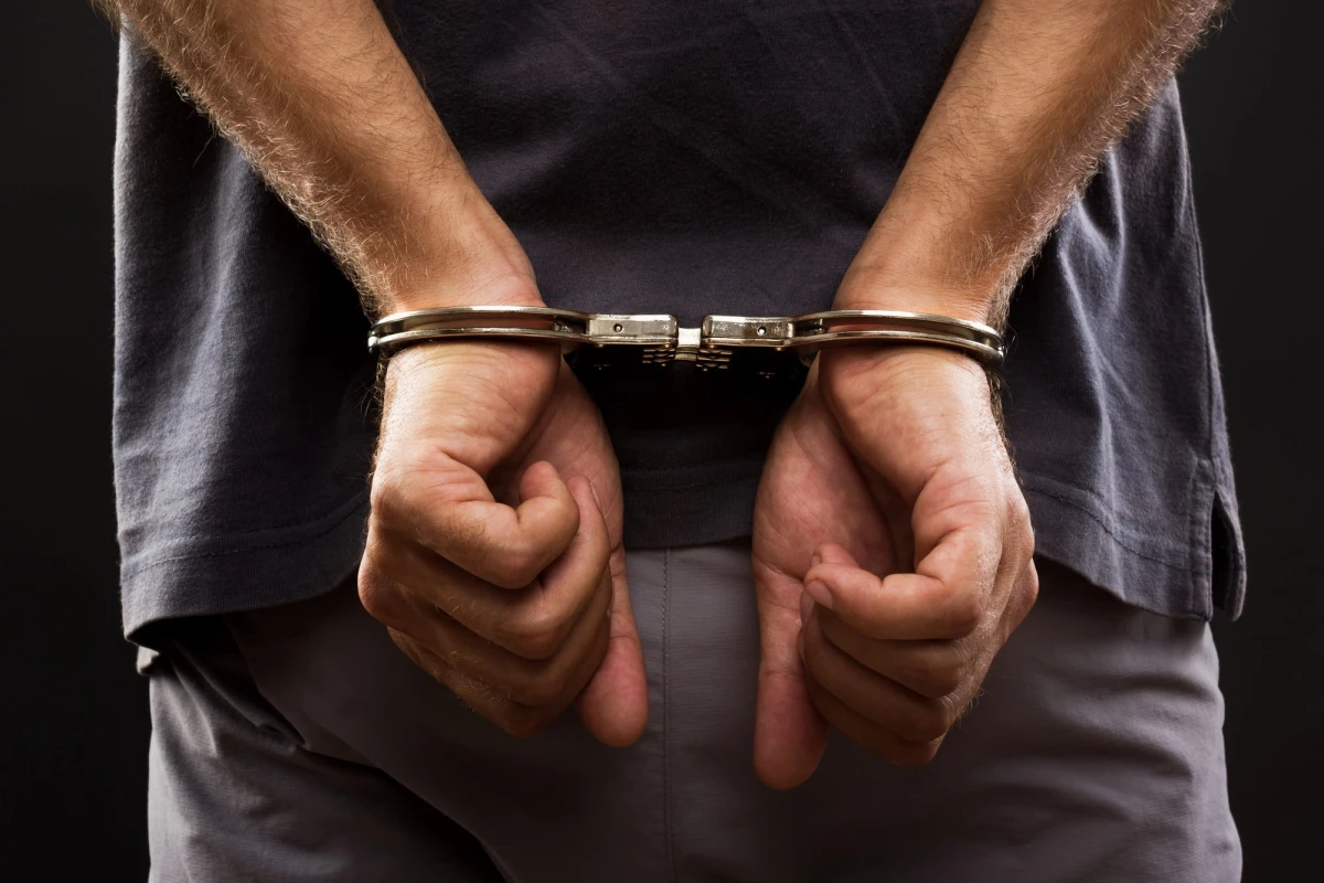 Înșelăciune de peste 36.000 de lire sterline la Lipova. Tânăr de 28 de ani, reținut de polițiști