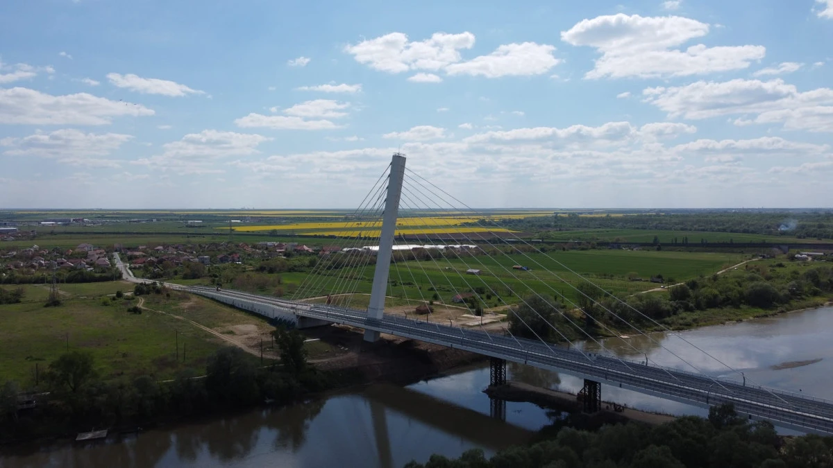 Intangibilul Bibi a plătit 95% din podul hobanat care stă să cadă și nu poate fi folosit
