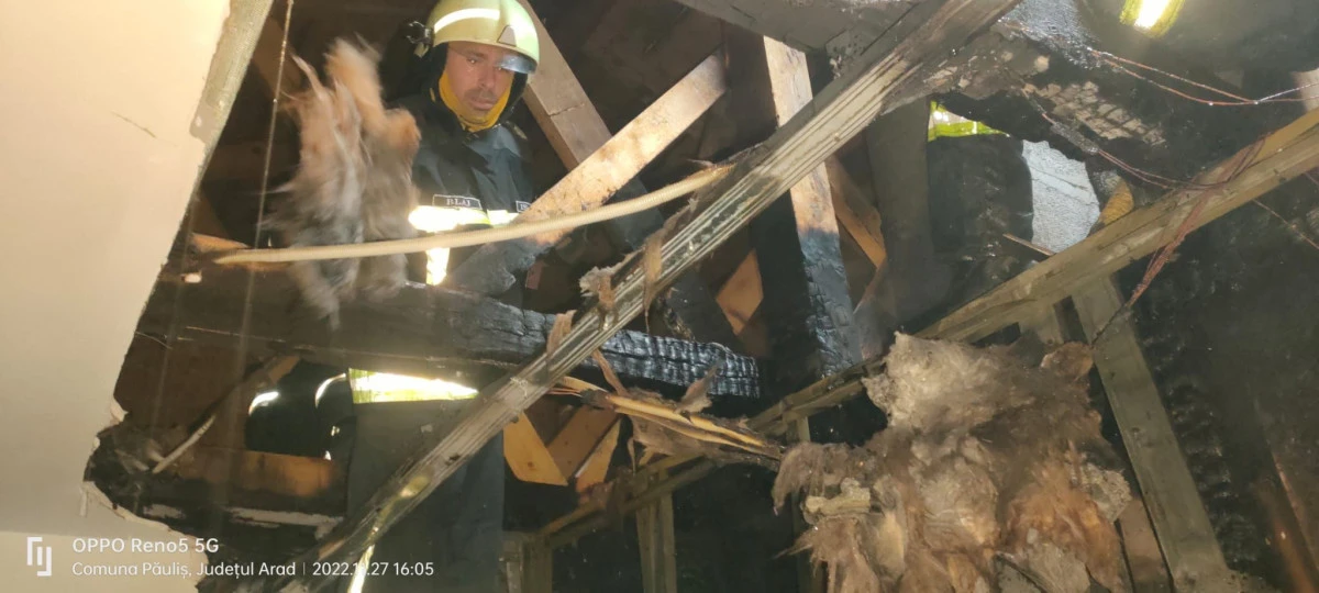Intervenția promptă a pompierilor a salvat de la distrugere o casă din Cicir