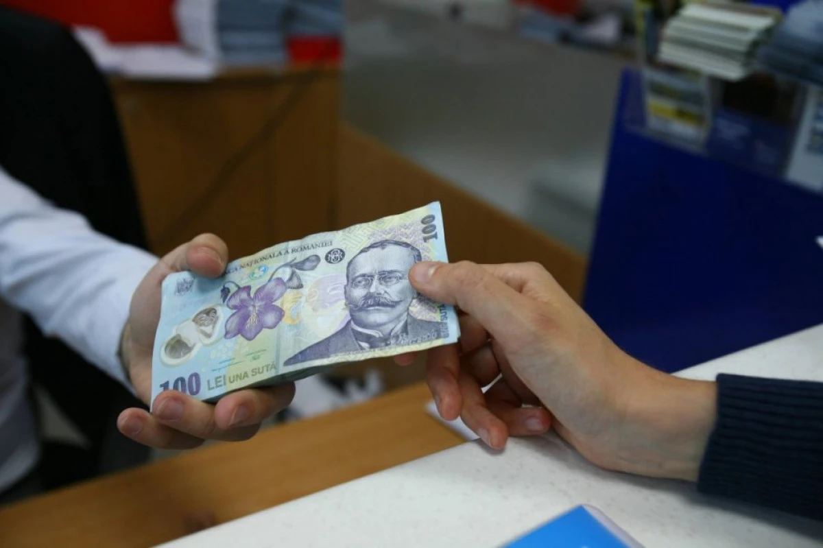 Intră în vigoare legea care plafonează dobânzile la creditele de la IFN-uri