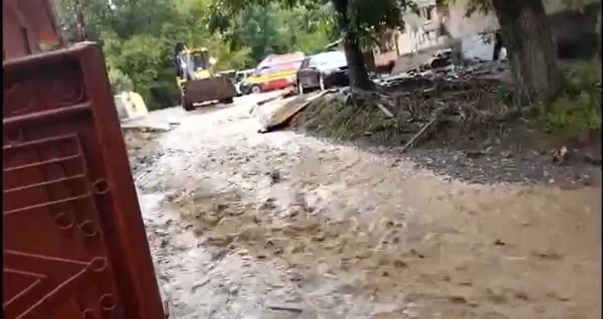 Inundații în comuna Chisindia. Zece gospodării sunt afectate