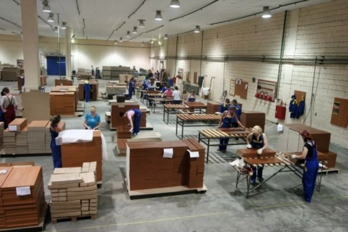 INVESTITIE DE 400.000 DE EURO LA ARAD, PENTRU EXTINDEREA PRODUCTIEI DE MOBILA