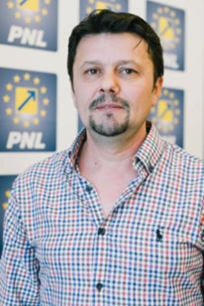 Ionel Bulbuc: „Stoenescu a votat ca elevii de la Mihai Eminescu să rămână fără clădirea școlii!”