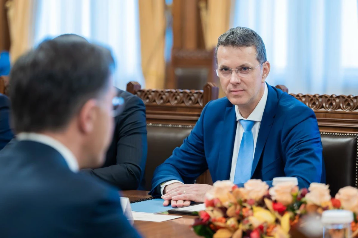 Ionuţ Moşteanu a demisionat din funcţia de ministru al Apărării