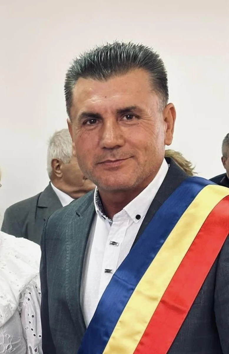 Iosif Bimbo, primarul comunei Livada: „Ai apă, canalizare și drumuri, ești bun“