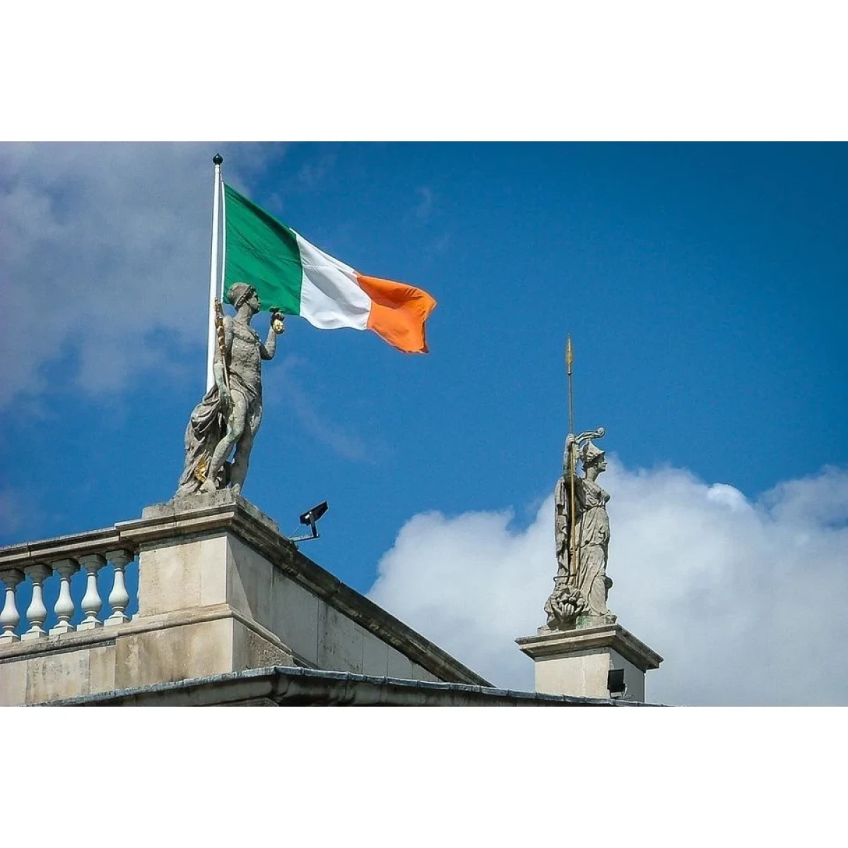 Irlanda a expulzat 24 de români condamnați pentru infracțiuni. Au interdicții de revenire de până la 10 ani