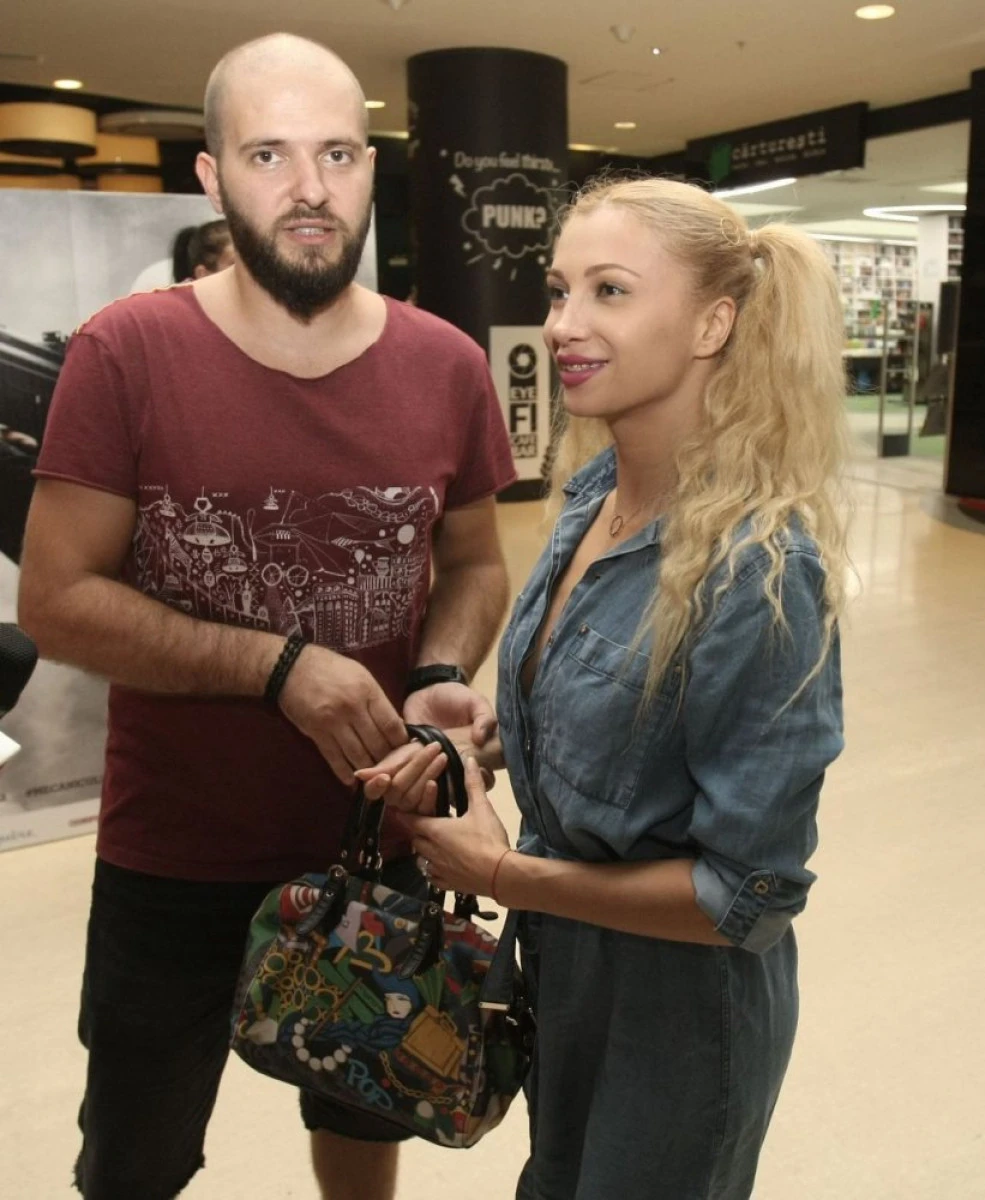 IUBITUL LOREI ARE PROBLEME DE SĂNĂTATE