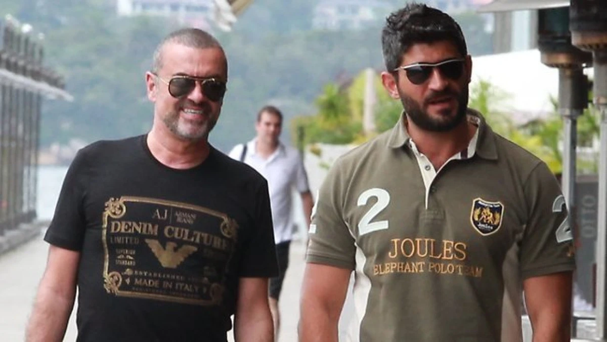 Iubitul lui George Michael va primi 1 milion de lire sterline dacă își va publica memoriile