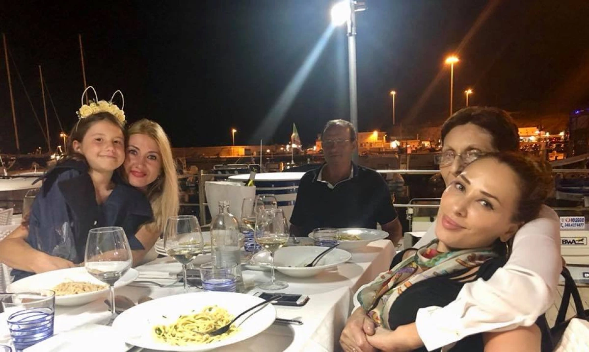 Iulia Vântur își duce părinții în țara iubitului ei, Salman Khan