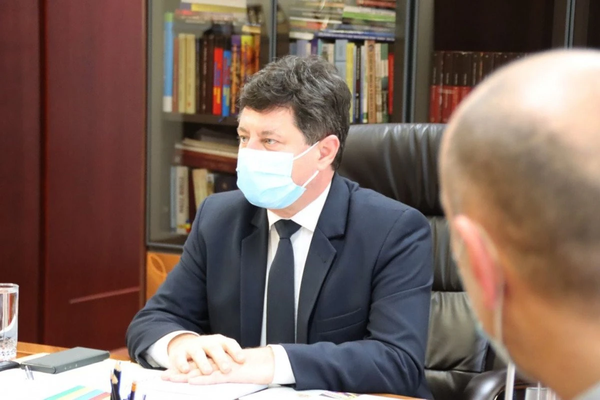 Iustin Cionca  va trimite informări pe telefon sau e-mail arădenilor