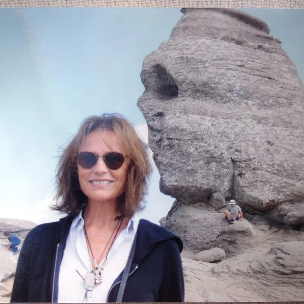 Jacqueline Bisset, despre Transilvania, mâncarea bună și hoții de lemne