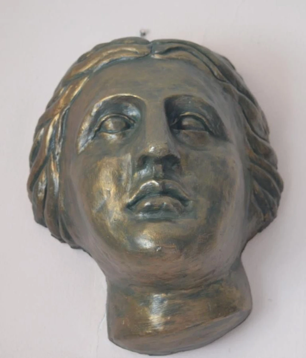 JANDARM BANATEAN DA VIATA UNOR SCULPTURI DIN LEMN, CU DALTA