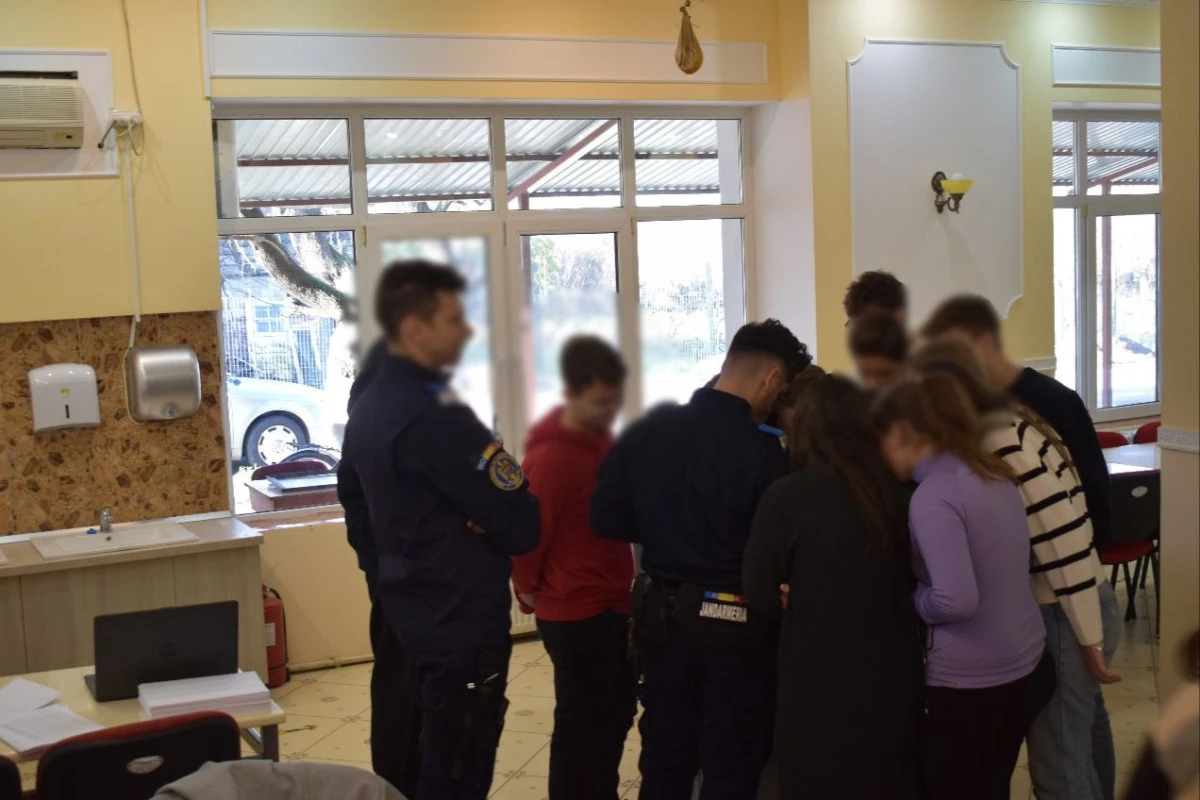 Jandarmi, profesori și elevi, împreună pentru descurajarea  bullying-ului în școli