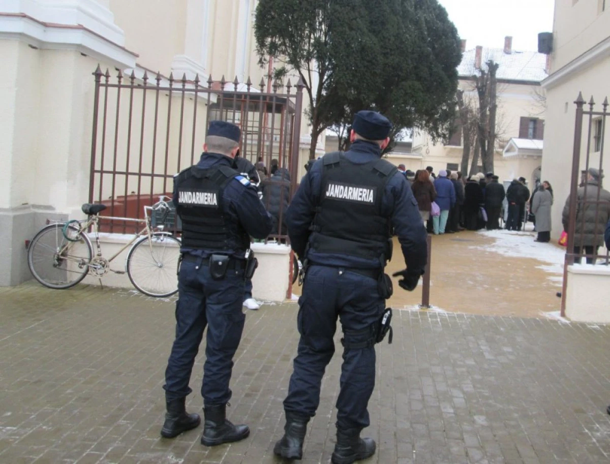 JANDARMII ARĂDENI ASIGURĂ ORDINEA ÎN DUMINICA FLORIILOR