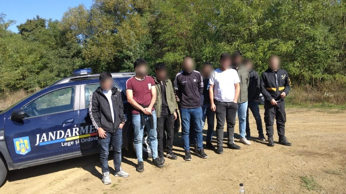 Jandarmii arădeni au depistat zece cetățeni străini ascunși într-o pădure de lângă localitatea Stejar