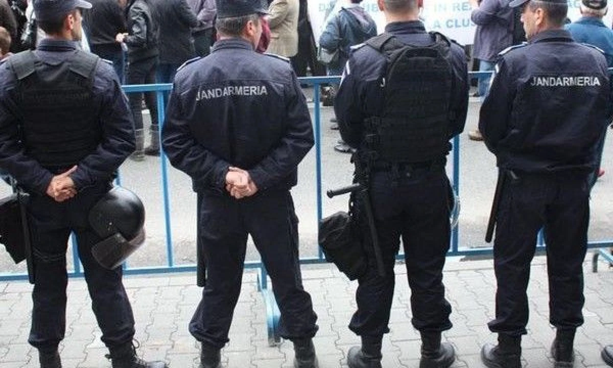 JANDARMII ARADENI AU DESFASURAT ACTIVITATI DE PREVENIRE A VIOLENTEI IN SPORT